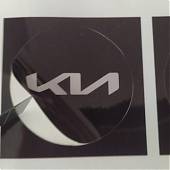 Primer trabajo de impresión digital con el nuevo logotipo de KIA . Vinilos decorativos KIA
