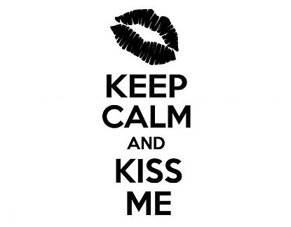  Vinilos frases en inglés Keep calm and kiss me 04391