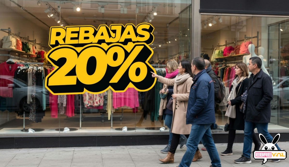 Adhesivo de rebajas colocado por el interior del escaparate de una boutique de moda con impresión en espejo