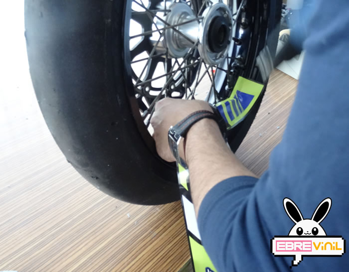 adhesivos personalizados llantas ruedas moto