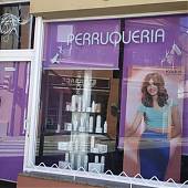 Así se renovó el aspecto de esta peluquería con vinilos decorativos y un poco de imaginación!