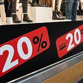 Vinilos Adhesivos en Tiras Empalmables para Escaparates: La Solución Definitiva en Rotulación Comercial