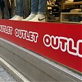  Tira vinilo OUTLET adhesiva - Vinilo impreso rojo para anunciar liquidación en escaparates 010016