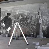 Increíble mural en vinilo adhesivo para una empresa de hierros con una fotografía de Charlie Clyde Ebbets