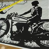 Posiblemente uno de los más originales vinilos decorativos estilo vintage para los amantes de las motos