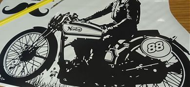 Posiblemente uno de los más originales vinilos decorativos estilo vintage para los amantes de las motos