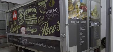 Rotulación en vinilo de fundición en un remolque cocina