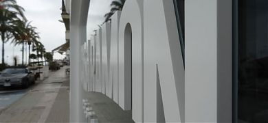 Letras Corpóreas de PVC sobre cristal