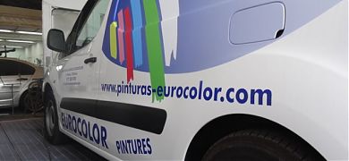 Rotulación en vinilo adhesivo de una furgoneta Peugeot Partner