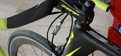 Decoraciones en vinilo adhesivo para una bicicleta de carretera BH