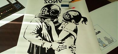 Think Tank, una de las obras más icónicas de Banksy ahora en vinilo adhesivo