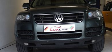 Matrículas personalizadas para concesionarios de coches impresas sobre vinilo y con soporte de PVC