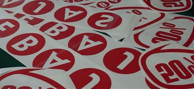 Vinilos decorativos para cristales, escaparates y aparadores de tiendas