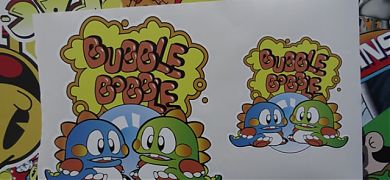 Nueva pegatina troquelada en vinilo sobre el videojuego Bubble-Bobble