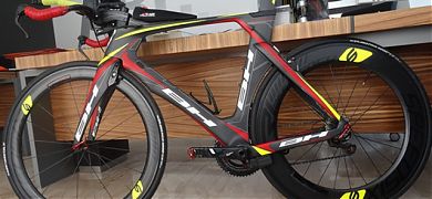 Nuevas decoraciones en vinilo adhesivo para una bicicleta BH. ¿Están de moda las bicicletas BH?