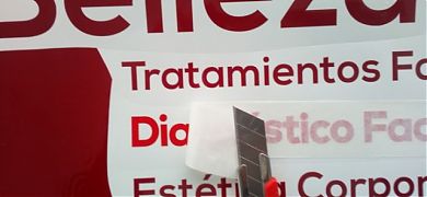 Vinilo personalizado para un centro de belleza y estética
