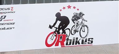 ¿Un rótulo de PVC impreso en vinilo para una tiendas de bicicletas? Diseño efectivo, económico y de gran calidad