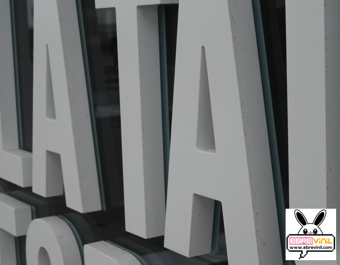 Letras corpóreas en 3D - Rótulos y logos en relieve