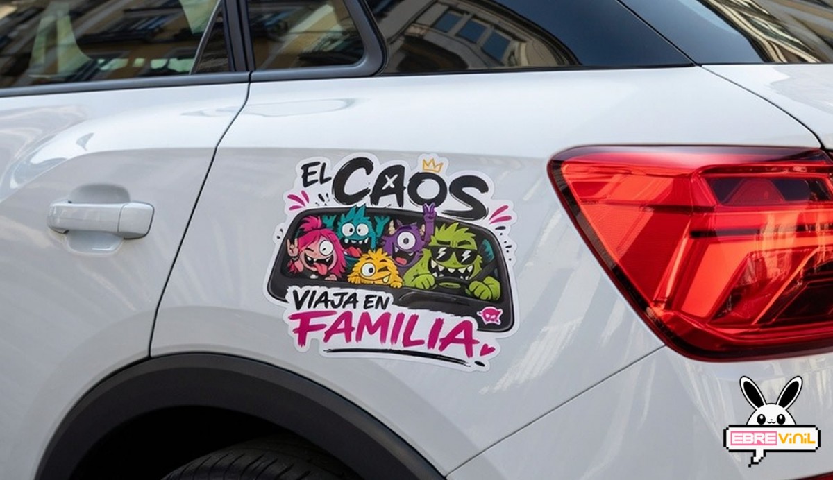 Pegatina troquelada El Caos Viaja en Familia monstruos caricatura coche luneta trasera
