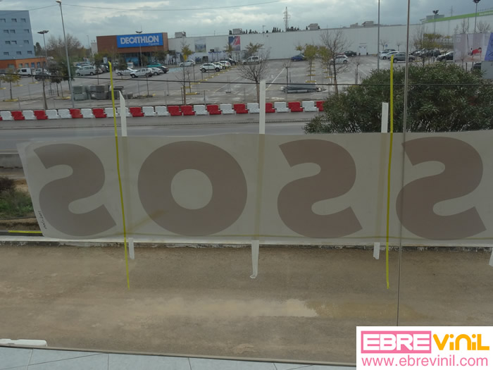 servicios de rotulación y decoración de escaparates y cristales