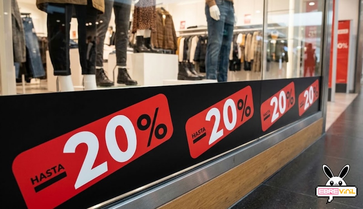 Tira adhesiva hasta descuento aplicada en escaparate de tienda