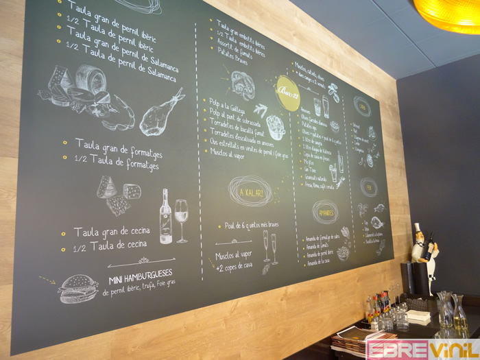 cómo decorar las paredes de un bar con vinilos decorativos