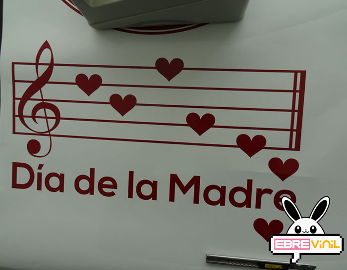 Vinilo Día de la Madre especial escaparates "Notas musicales con corazones"