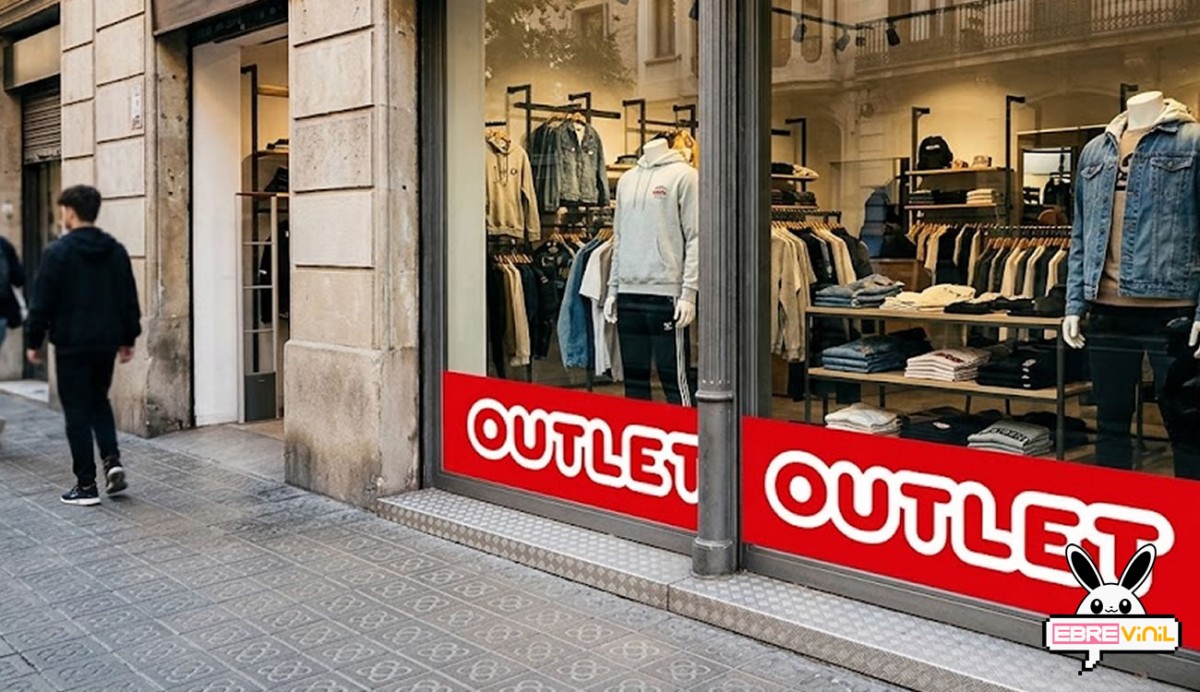 Vinilo OUTLET instalado en escaparate de tienda de ropa